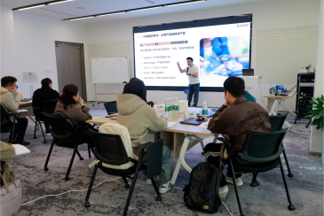 Yitailock, Ekibini Daha Akıllı Satışlara ve Daha Güçlü Pazar Varlığına Nasıl Hazırlıyor?